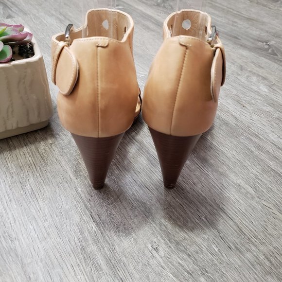 Cole Haan * Beige Perforated Ankle Strap Heels 7.5 - Picture 4 of 12